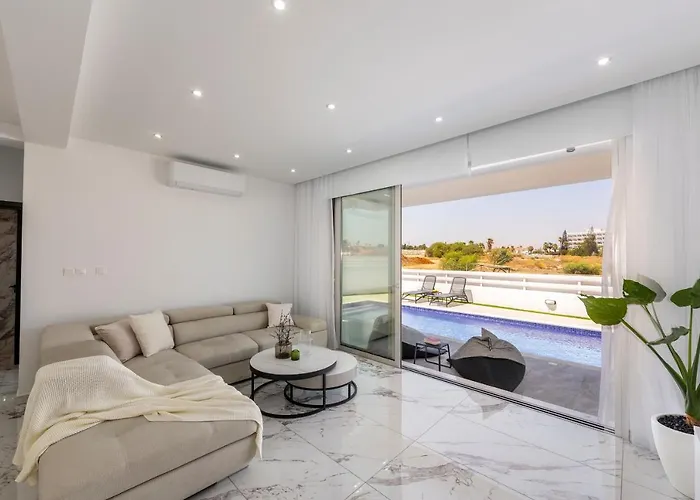 Sol E Mar 3 Villa Protarász